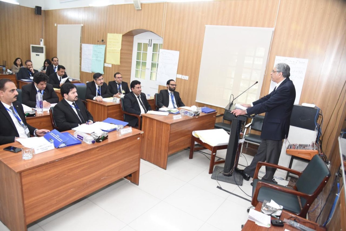 Sultan Mazhar Sher Khan lecturing at a podium